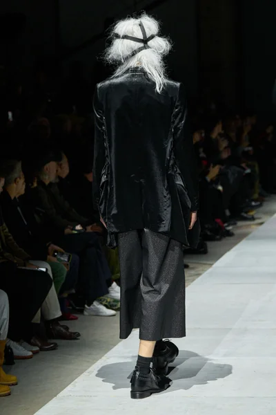 Look 12
